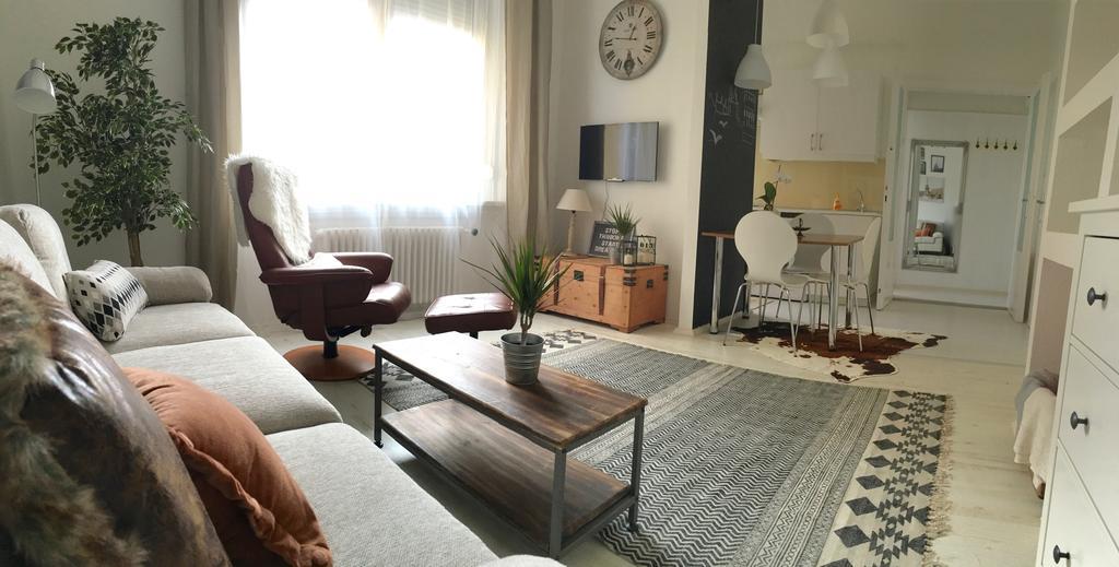 Standard Apartment By Hi5 - Karoly 23 บูดาเปสต์ ภายนอก รูปภาพ